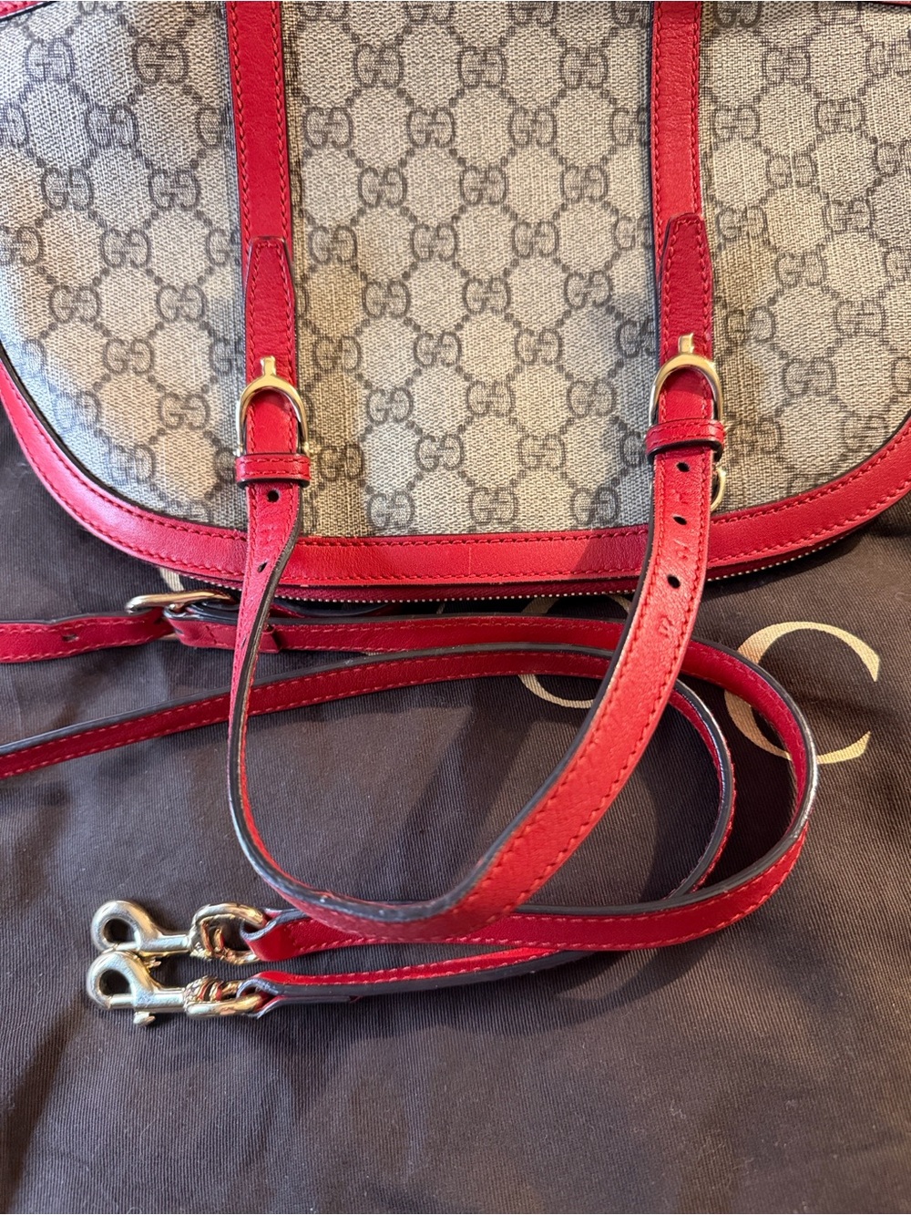 Gucci Beige GG Supreme Canvas Bag with Red leather cross strap, gold hardware - Picture 2 of 12